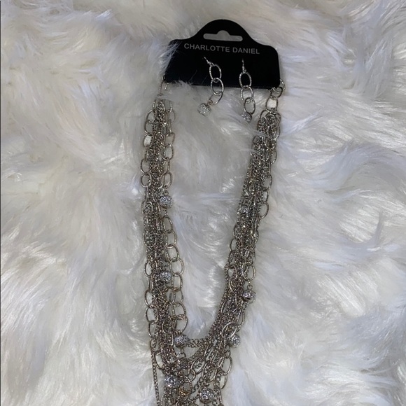 New without tags Charlotte Daniel Necklace set - Picture 4 of 5